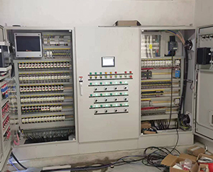 Temperature and humidity control of breeding equipment and chick coop